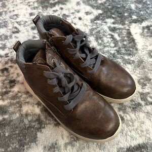 Boys shoes